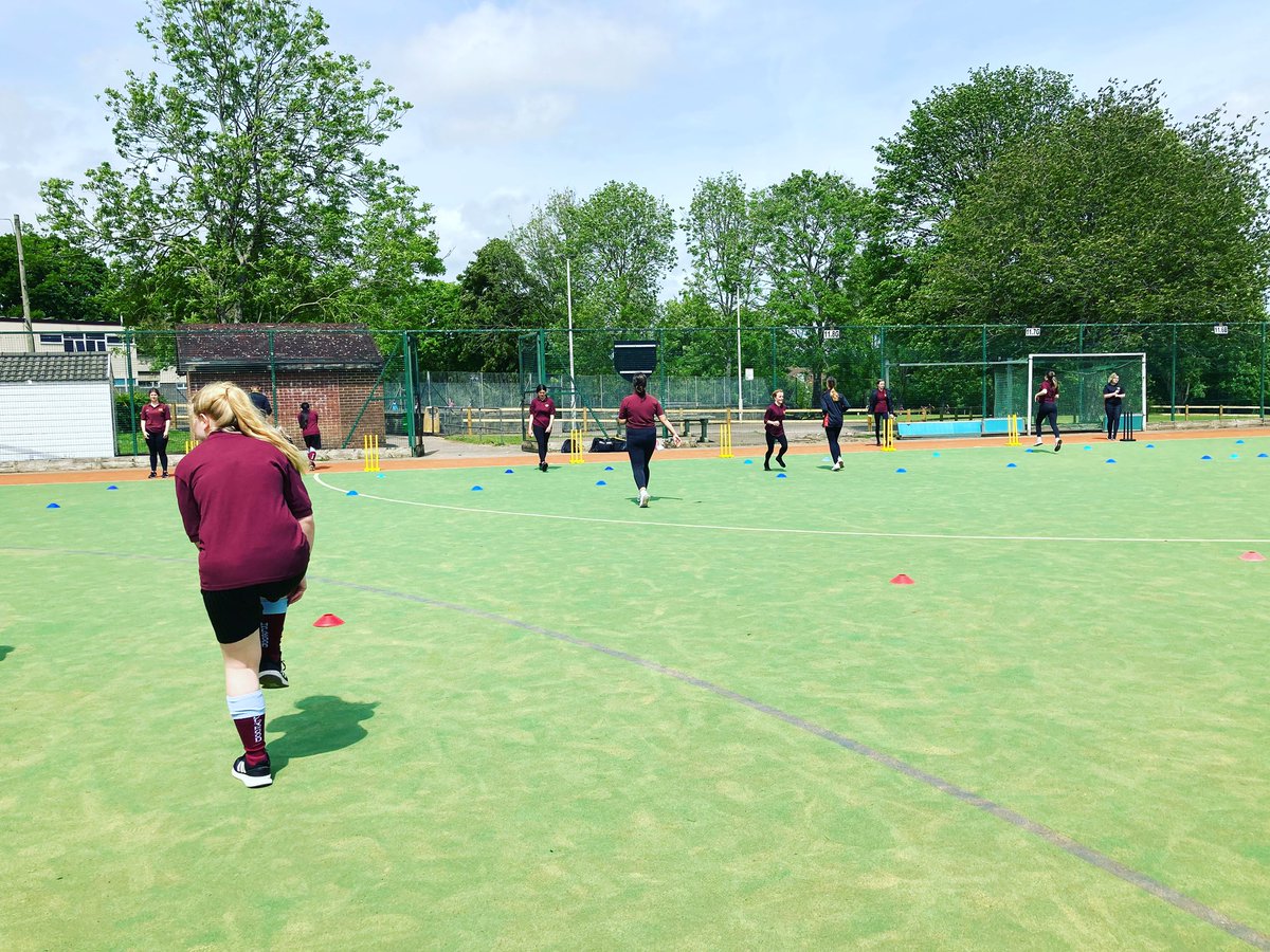 HolyroodSport's tweet photo. We’ve got @SomCricketFDN coach Tom in again today teaching some girls cricket in PE lessons 🏏💪 he’s also here for cricket club after school today! https://t.co/KRakOxq3rQ