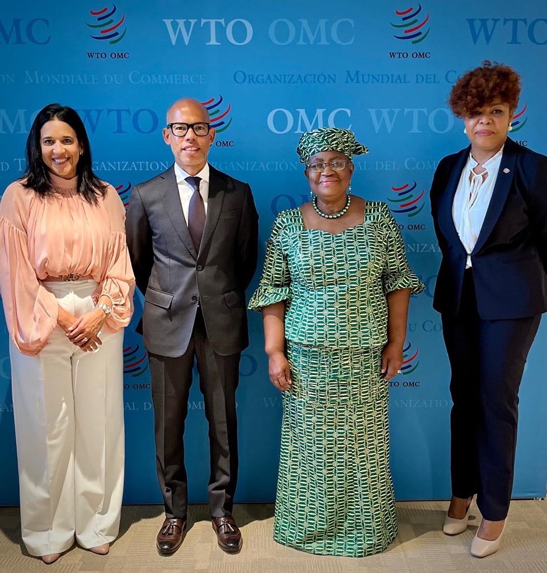 RDanteOMCUNCTAD's tweet photo. El embajador Dr. José R. Sánchez-Fung, presentó hoy sus cartas credenciales a la Dra. Ngozi Okonjo-Iweala, directora general de la #OMC en Ginebra, Suiza. @MIREXRD https://t.co/LnfBSD7g45