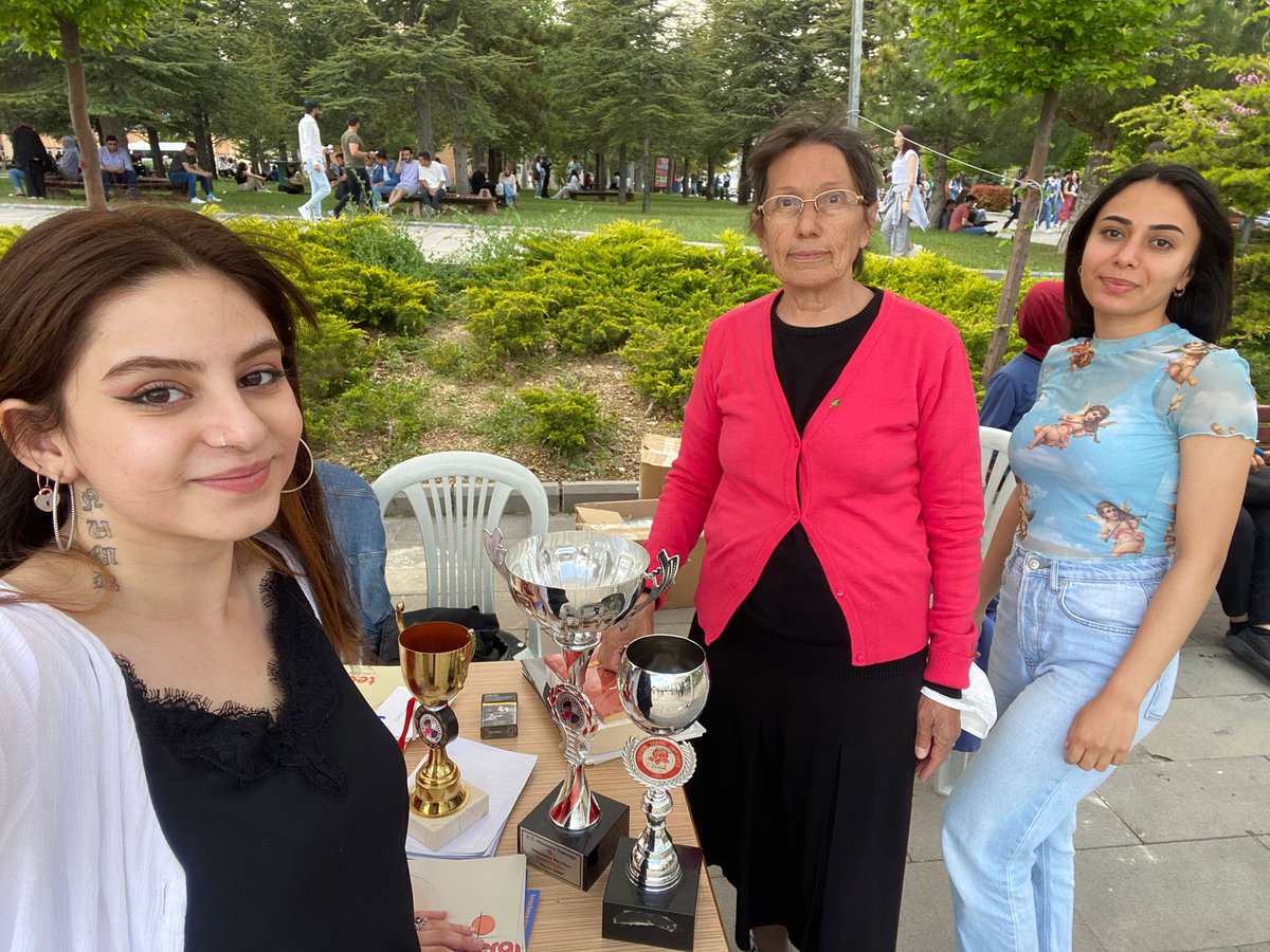 SemihhHasan's tweet photo. #BaharSelçuktaGüzel biz Selçuk tan da güzeliz.... https://t.co/YDXZqi9v4Y