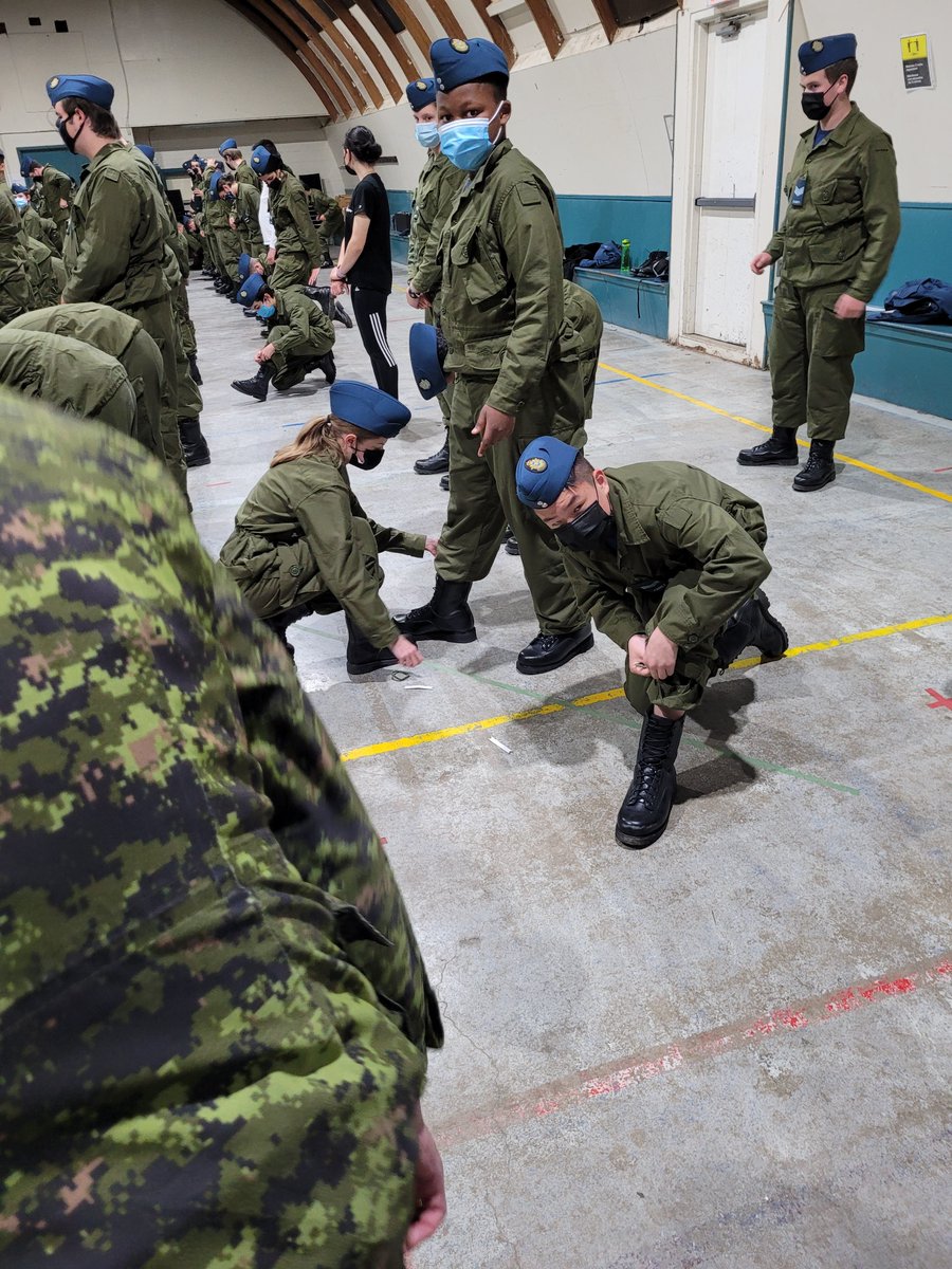 779AirCadets's tweet photo. Just what are the cadets up to?   The new FTU training uniforms need to go over the boot just so.   779 supplied "Boot Blousers"  little bungy type cords to facilitate the correct way to dress the bottom at the boot. https://t.co/1I7DB2ur3Q
