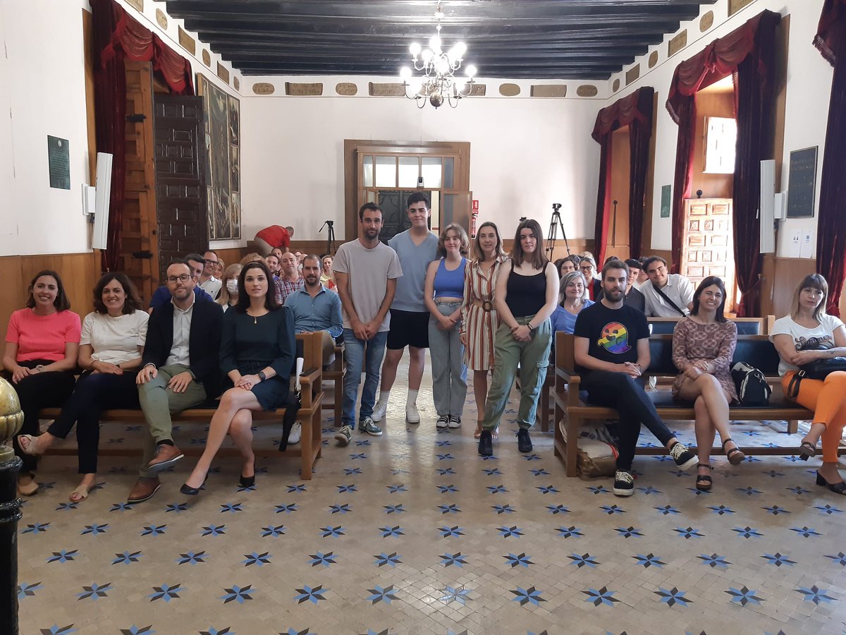 Ayer, en el #DiaInternacionalcontralaLGTBifobia desde la <a href="/UniversidadMH/">UMH</a> estuvimos en la lectura del manifiesto en el salón de plenos del <a href="/ajuntamentelx/">Ayuntamiento de Elche - Ajuntament d'Elx</a> para reafirmar el compromiso que mantenemos con el colectivo LGTBIQ+. 

Gracias a <a href="/ElxLGTBI/">Elx LGTBI - Ajuntament d'Elx</a> por la invitación y organización.