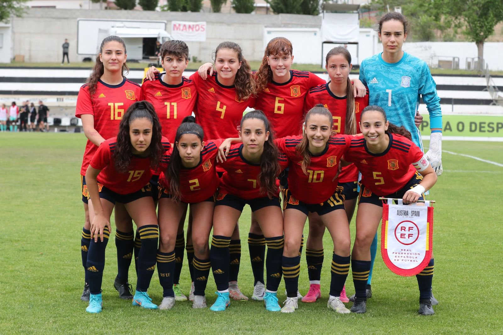 Uživatel Selección Española Femenina de na Twitteru: „🏆 La Sub-16 de @montse_tome se proclamado 𝗖𝗔𝗠𝗣𝗘𝗢𝗡𝗔 del Torneo de Desarrollo con 𝗽𝗹𝗲𝗻𝗼 𝗱𝗲 𝘁𝗿𝗶𝘂𝗻𝗳𝗼𝘀 🙌. ⚽️ Las internacionales españolas se impusieron