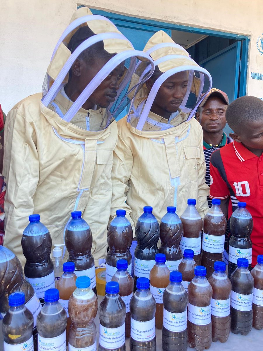 WFPDRC's tweet photo. La Journée mondiale de l'abeille 🐝🐝 arrive à grands pas ❗️
Les #apiculteurs de Kabalo au #Tanganyika proposent leur #miel 🍯 à la vente
#WorldBeeDay @WFPDRC #Congo #Madein243 https://t.co/axAXNWsSKS