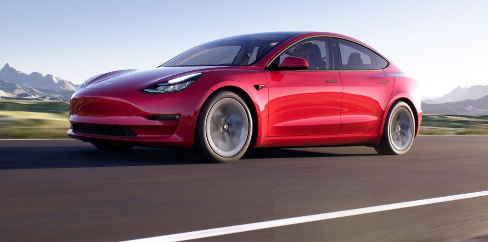 WardsAuto's tweet photo. ICE-Based BEVs: Let’s Talk Scar Tissue | A platform that has to be able to accommodate a piston powertrain or an electric one ends up with a lot of compromises. https://t.co/L8MxHhzg4b @Tesla @BMWGroup @Rivian @Ford #EV #JohnMcElroy https://t.co/Rj9ja718R2