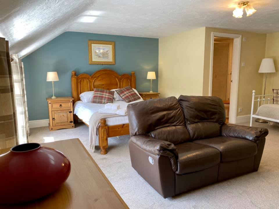 TheBBDirectory's tweet photo. Ganton Greyhound is a traditional country inn that provides high-quality accommodation and delicious cuisine. Whichever room you stay in, you will not be disappointed.
https://t.co/IcDyJcwI4N
#CountryInn #FoodandDrink #Family #Relax #Luxurious #Ganton #Scarborough #NorthYorkshire https://t.co/yCUbh8kE08