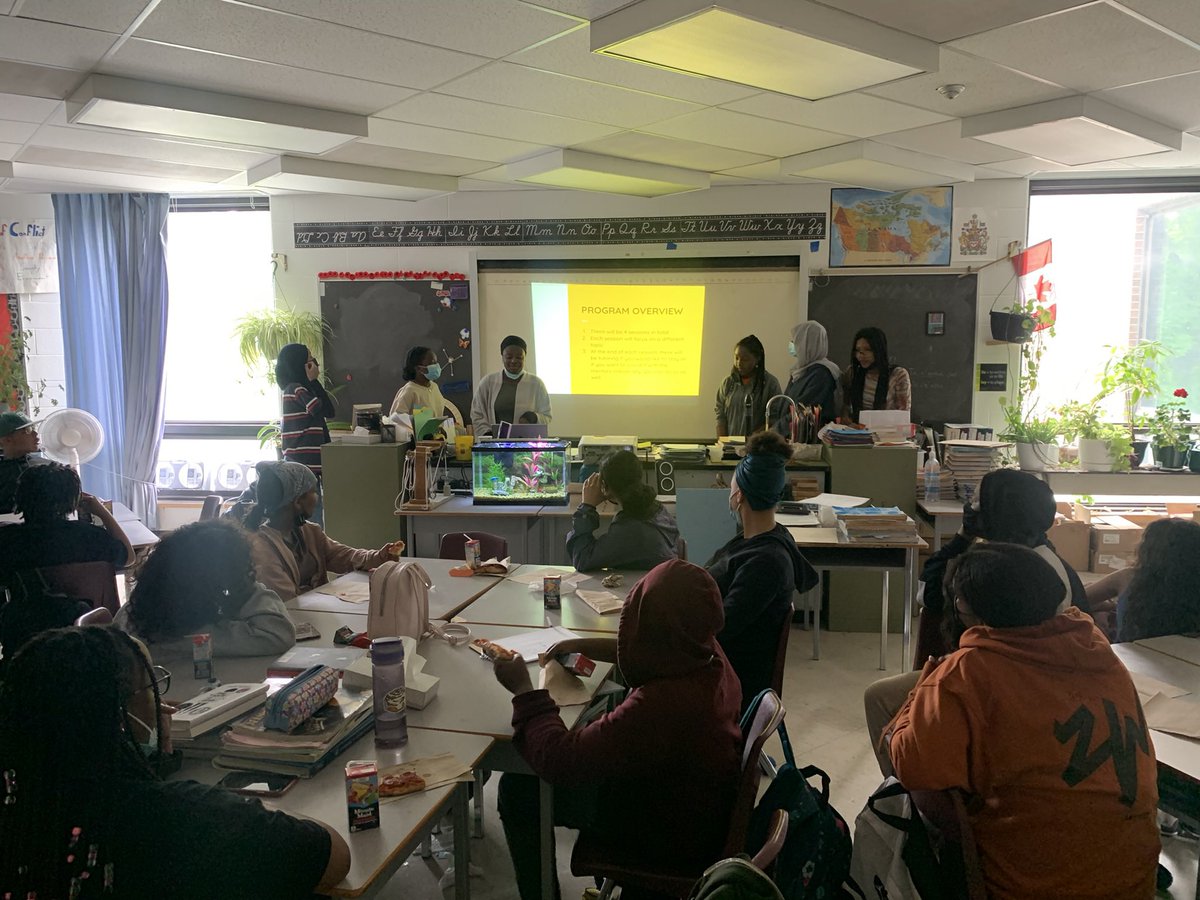 SFA_Community's tweet photo. Session with middle school students lead by our High school peer mentors facilitating the topics of course selections in High School and exploring various career pathways 

The Level Up Project is an advocacy project for Black students aged 11-18 and their families #sfacommunity https://t.co/SUziThpG0q