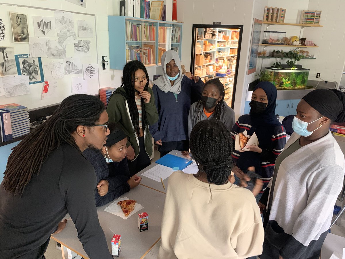 SFA_Community's tweet photo. Session with middle school students lead by our High school peer mentors facilitating the topics of course selections in High School and exploring various career pathways 

The Level Up Project is an advocacy project for Black students aged 11-18 and their families #sfacommunity https://t.co/SUziThpG0q