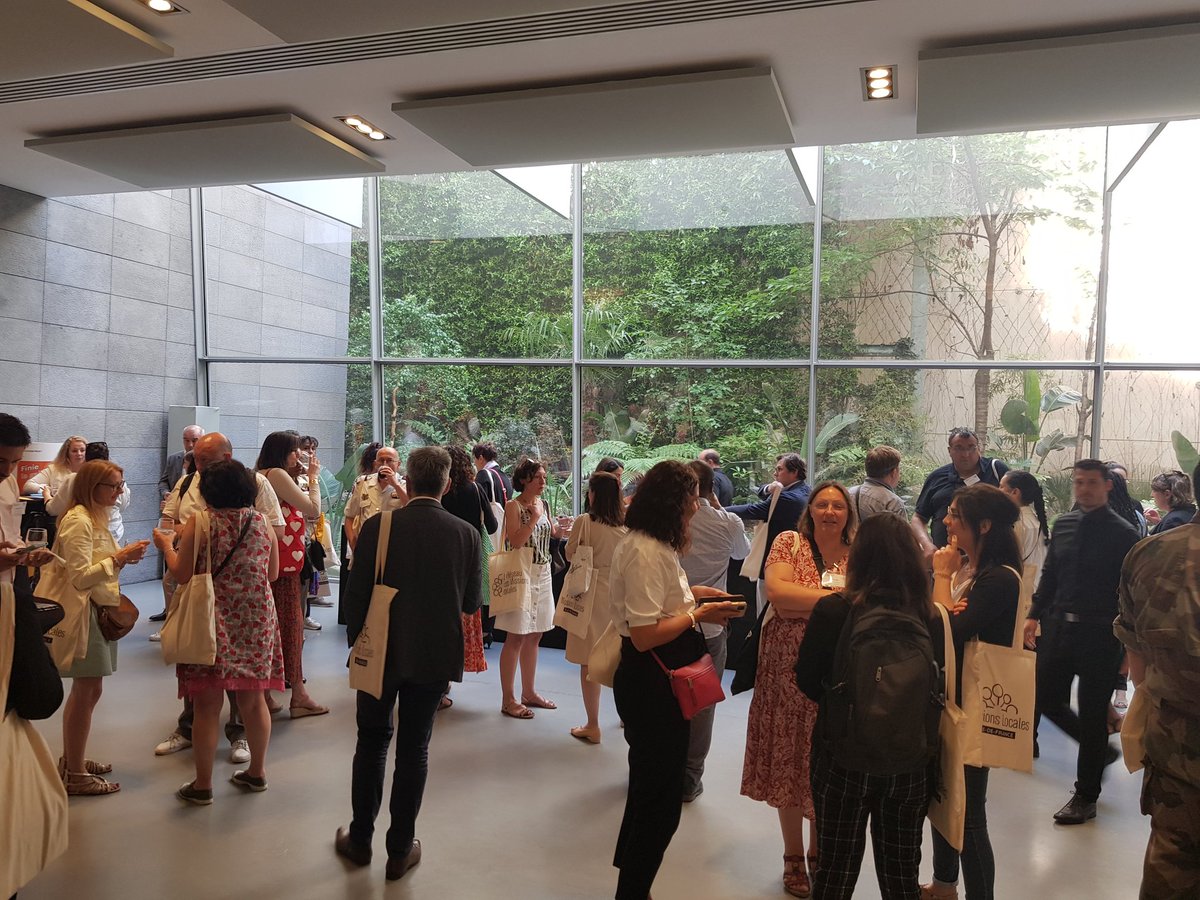 Armlidf's tweet photo. Moment de #convivialité autour du #cocktail déjeunatoire. Recruteurs partenaires et chargés de relations entreprises étaient au rdv pour recréer du lien 👏🏻
#MissionsLocales #FRTP #FNTP https://t.co/uQRmN4rT6o