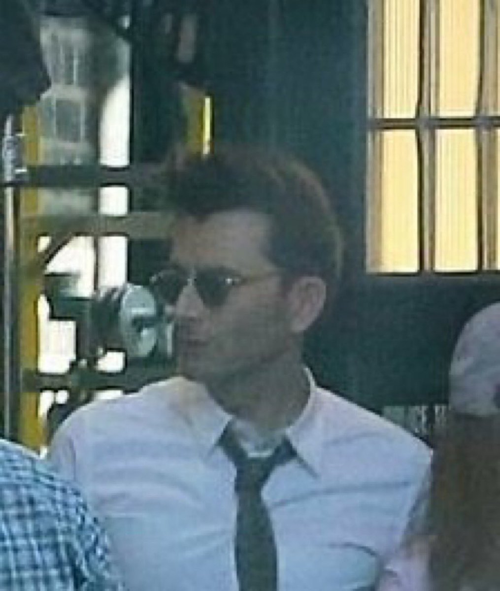 FangirlTennant's tweet photo. Good Omens S2 pics leaked! #CrowleyIsHere #OhMyGod #TheSunglasses https://t.co/N4Pe5Ma7qM