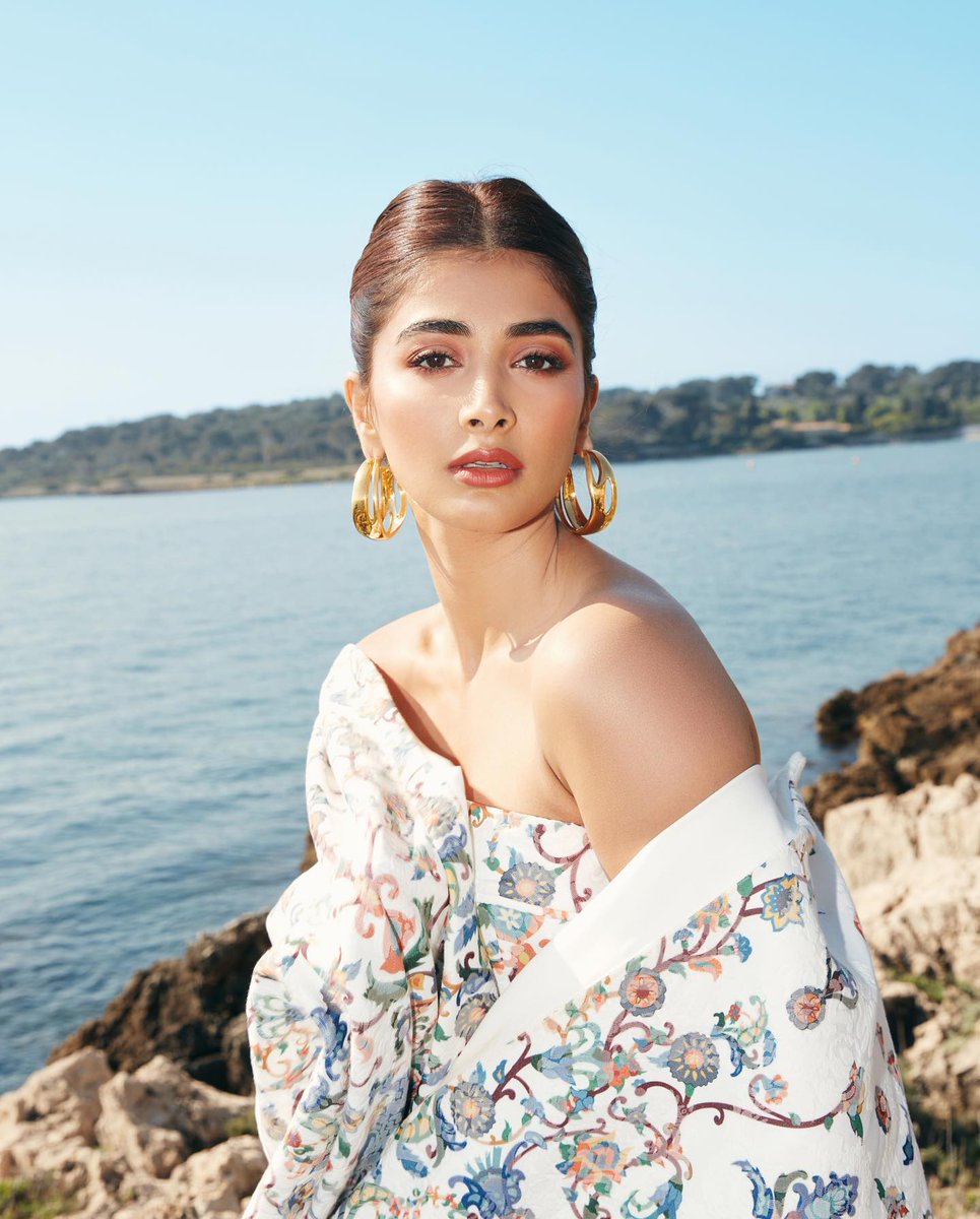 aarav_writes's tweet photo. Pooja Hegde At Cannes 🤍

Styled By: Akshay Tiagi

#PoojaHegde 
#Cannes 
#Cannes2022 https://t.co/zxgT2xB2YQ