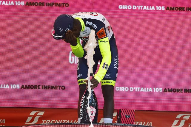 whizefr's tweet photo. 👀Tour d'Italie : Girmay abandonne après avoir été blessé à l'oeil par un bouchon de #prosecco. 

Comme ce bouchon, nous espérons vous taper dans l'oeil avec les opportunités que nous proposons : .Net, SharePoint, Microsoft 365, Java, React...

#Recrutement #challenge https://t.co/MY5NYn05RA