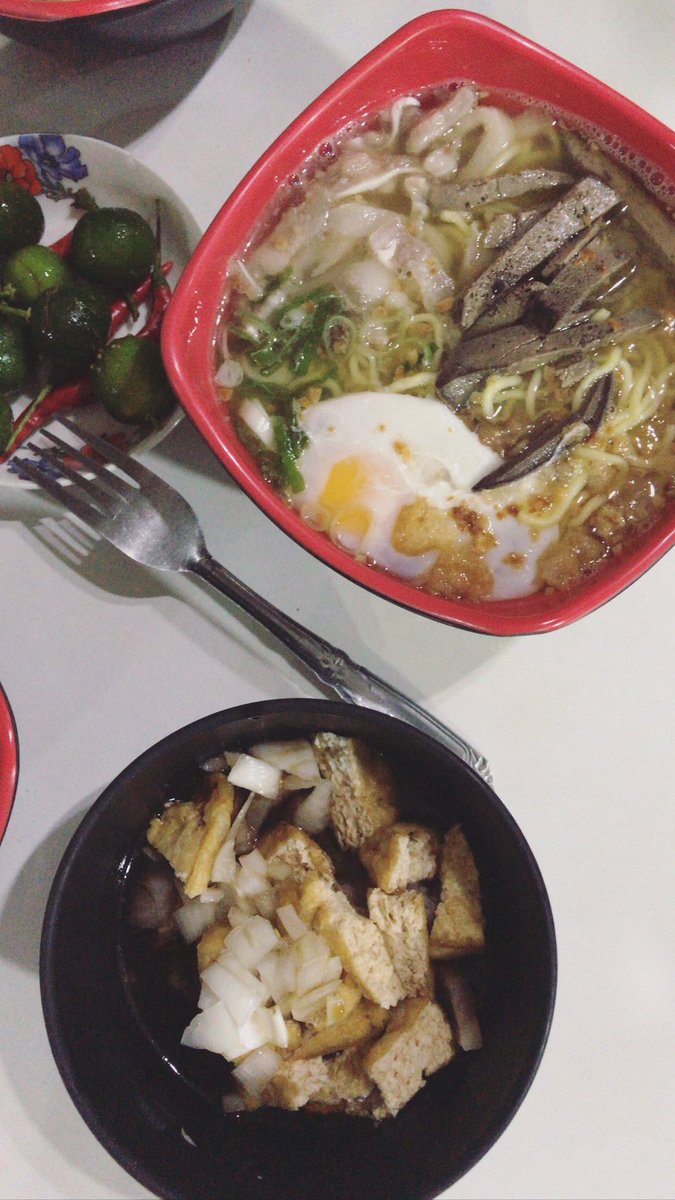 louiethird's tweet image. Perfect sa maulan na gabi 🌧 #LaPazBatchoy #TokwatBaboy