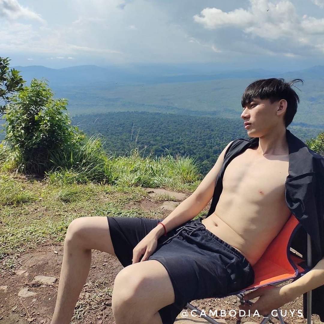 Tanleviz68's tweet photo. គួរអោយក្នាញ់ណាស់បងអើយ #khmerboy https://t.co/P2ADh4EUfJ