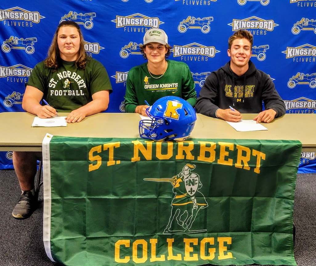 FlivverF's tweet image. Congratulations to our FLIVVERS who are headed to @SNCfootball this fall! 
#WinWinWin #FLIVVERNATION
 #TITLETOWN22 #GreenKnights
@Michael_Guzz2 @LuccaRizzo03 @LucasTappy