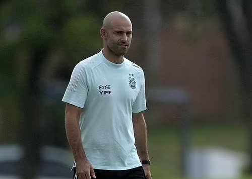 🇦🇷 Ocak ayında Arjantin 20 Yaşaltı Teknik Direktörlüğü'ne getirilen Mascherano'nun kuralları;

💥 Okulu asla aksatmayacaksınız
💥 İngilizce öğreneceksiniz 
💥 Kramponlarınızı kendiniz temizleyeceksiniz 
💥 Soyunma odasını toplayacaksınız