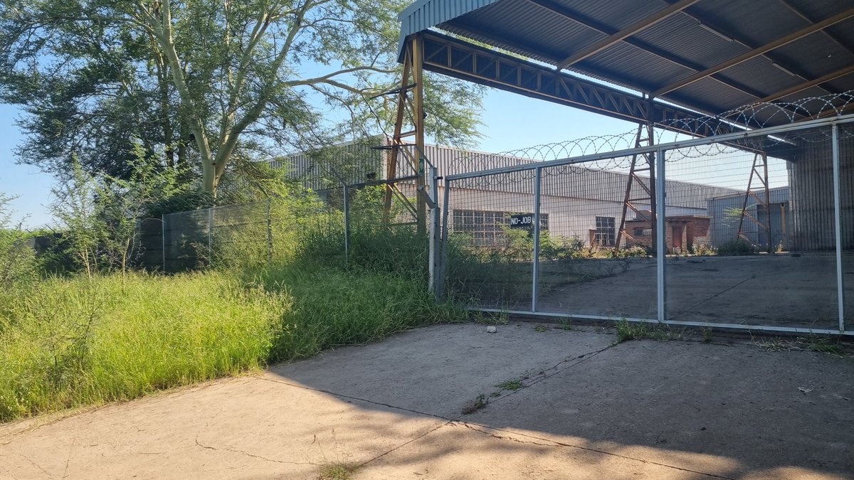 MduduziMats's tweet photo. We have industrial parks that are deteriorating by the day mara we choose to erect a flag🤷🏾‍♂️ https://t.co/kp74UBSiTg