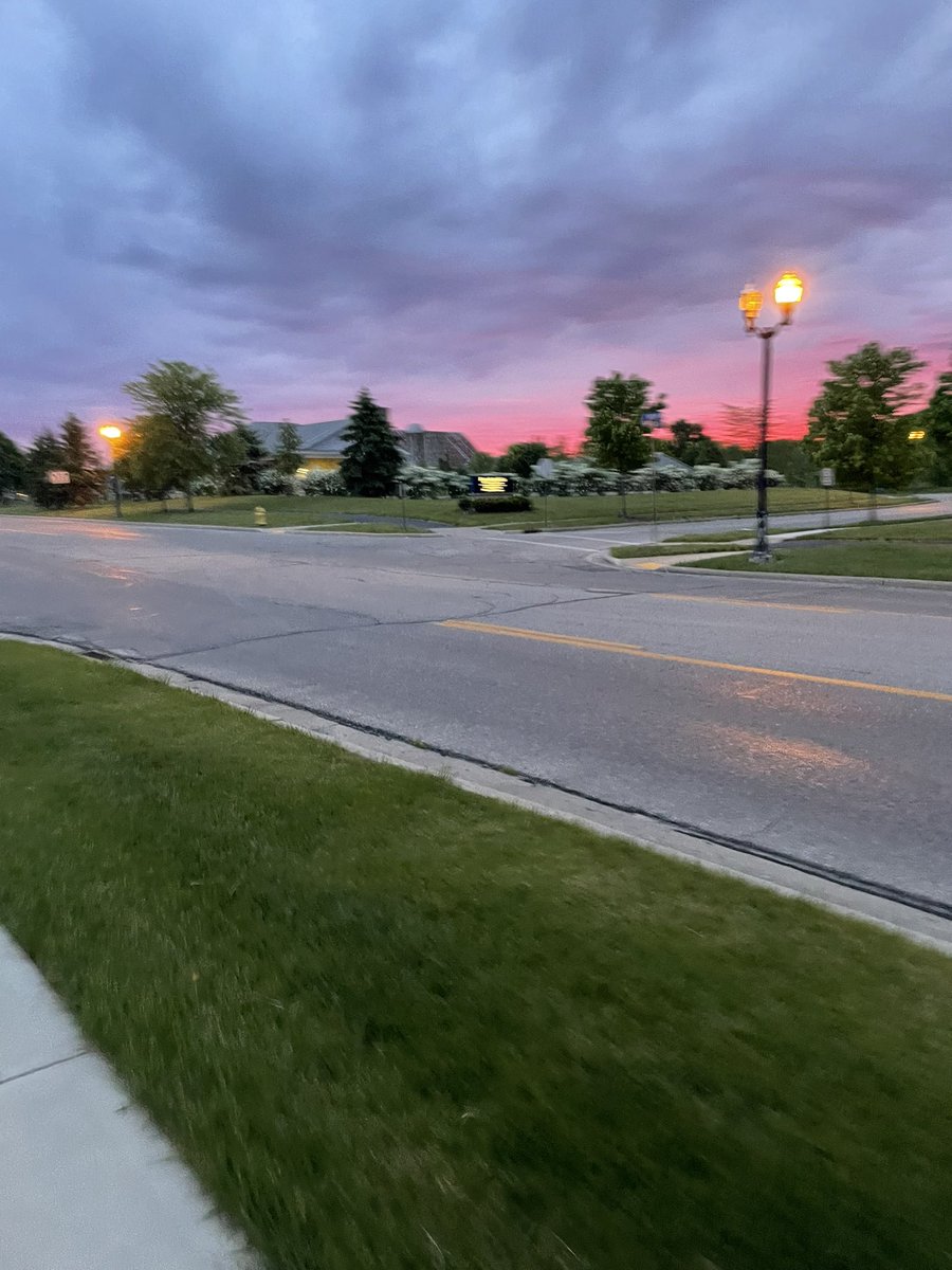 SteffanniNicole's tweet image. 5 mile run and a beautiful sunrise. There is no better way to start the day!