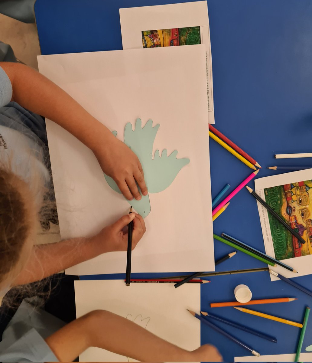 BISRActivities's tweet photo. How lovely are these #SignofPeace drawings 🕊 #ArtsyTypes https://t.co/i65pJ0tYS8