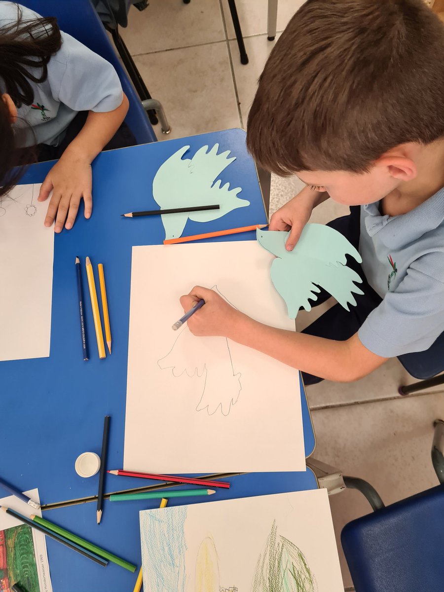 BISRActivities's tweet photo. How lovely are these #SignofPeace drawings 🕊 #ArtsyTypes https://t.co/i65pJ0tYS8