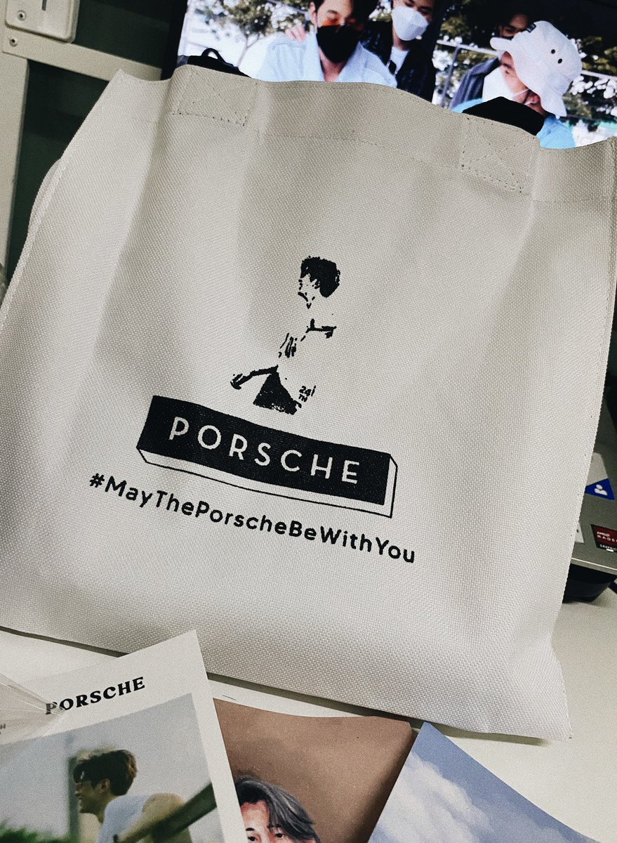 ixx_Maple's tweet photo. มาถึงแล้ว ปจ MBK น่ารักมากๆ ☺️ ขอบคุณนะคะ ดีใจที่มีโอกาสเป็นส่วนหนึ่งของปจ ในครั้งนี้ ❤️✌🏻 
#MaythePorschebewithyou
#PorscheBDAY24th https://t.co/cDBAeVgZBl
