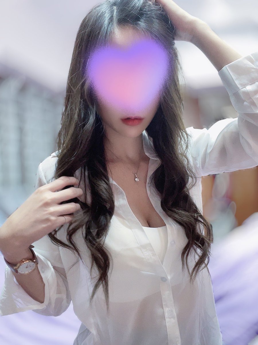 我希望你可以愛上我
如果不行….

不要愛也可以🥰

若隱若現的感覺好嗎？ https://t.co/AYfFRaJFzW