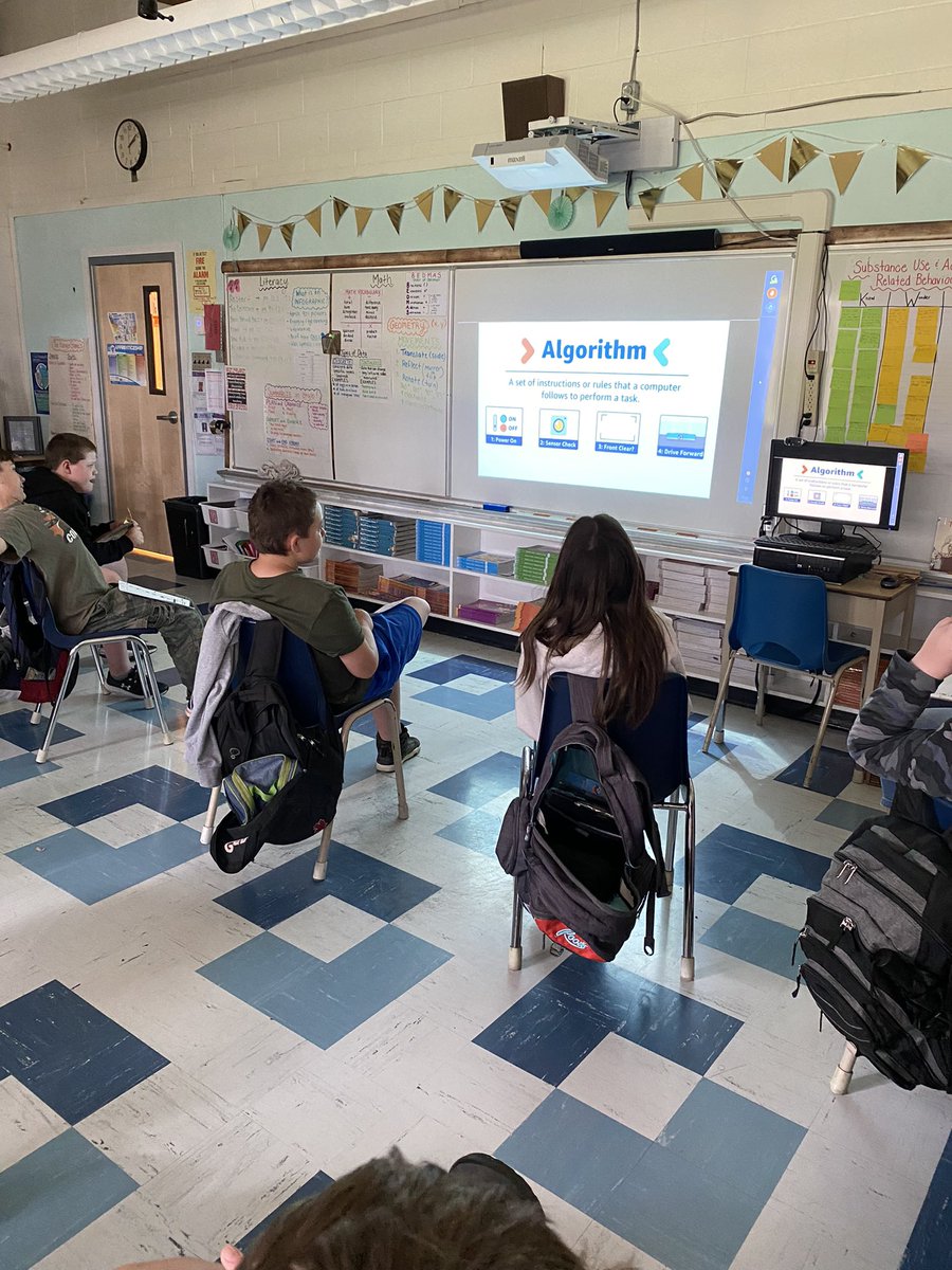 MsADunnigan's tweet image. Yesterday students became an #AmazonFutureEngineer ! Our virtual trip to @amazon fulfillment centers across North America taught us about the computer science behind our online shopping experience and all the amazing tech involved! What an awesome STEM experience! #robotsarecool