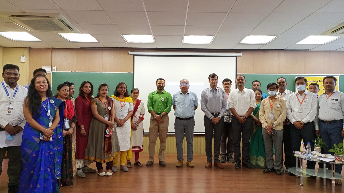 iRISEforIndia's tweet photo. Prof. Jayant Udagaonkar, Director @IISERPune & Shri Vishal Solanki (IAS), DDG inaugurates workshop to train #Innovation Champions across #Maharashtra under #TeacherDevelopmentStrand of @iRISEforIndia programme on May 18.
@BritishCouncil @RoySocChem @IndiaDST @TataTech_News https://t.co/HcA6NTI3eO