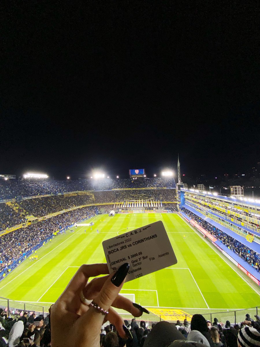 milcasccp's tweet photo. Obrigada #Corinthians por me proporcionar momentos como esse, e me salvar, em 2012 eu me imaginei aqui, assistindo um jogo da libertadores, minha ficha não cai, realizando sonhos, não tem como explicar, a favela tá vencendo 🖤

Pelo @Corinthians , com muito amor, até o fim 🦅 https://t.co/ZfsJaysnSv