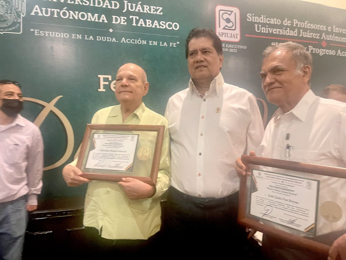 DaceaLuis's tweet photo. En el festejo del Día del maestro organizado por el @SPIUJAT tuve el agrado de acompañar a muy queridos profesores de todas las divisiones académicas. A quienes se les reconoció su amplia trayectoria de trabajo y responsabilidad en las aulas. https://t.co/VRTNRSEz4M