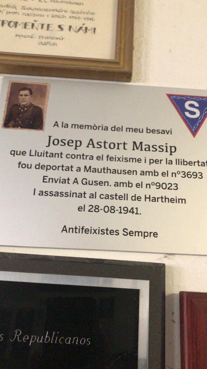 TriangleBlauAT's tweet photo. Plaques commemoratives a la sala del crematori... https://t.co/D1LDrGDYpM