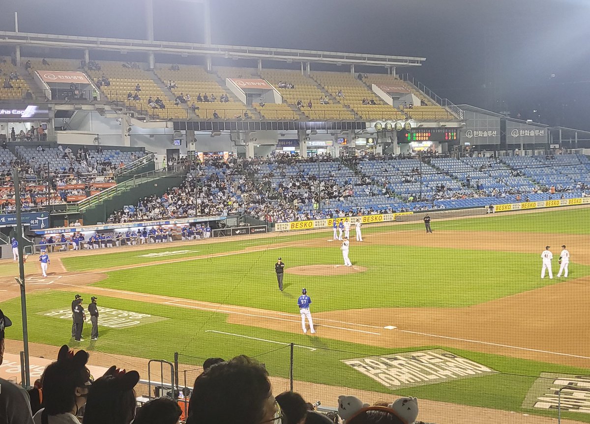 간만에 야구!!! 욕도 하면서 스트레스좀 풀었네 ㅋㄷ 근데 경기는ㅈ.ㅈ.
 화난다 화나 😡😡