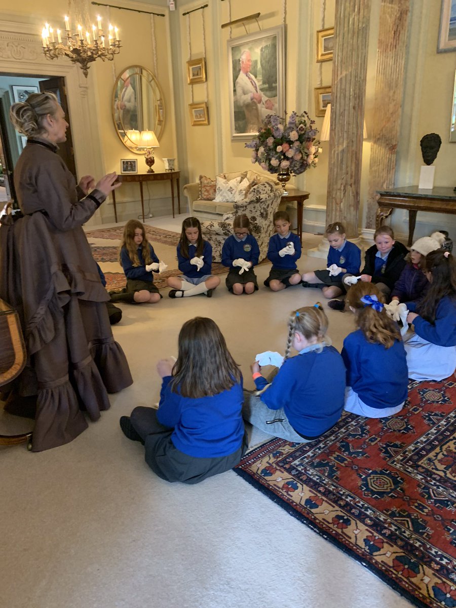 AnnalongPrimary's tweet photo. Mrs Beattie’s class really enjoyed their class trip to Hillsborough Castle https://t.co/7nLrsymjvE