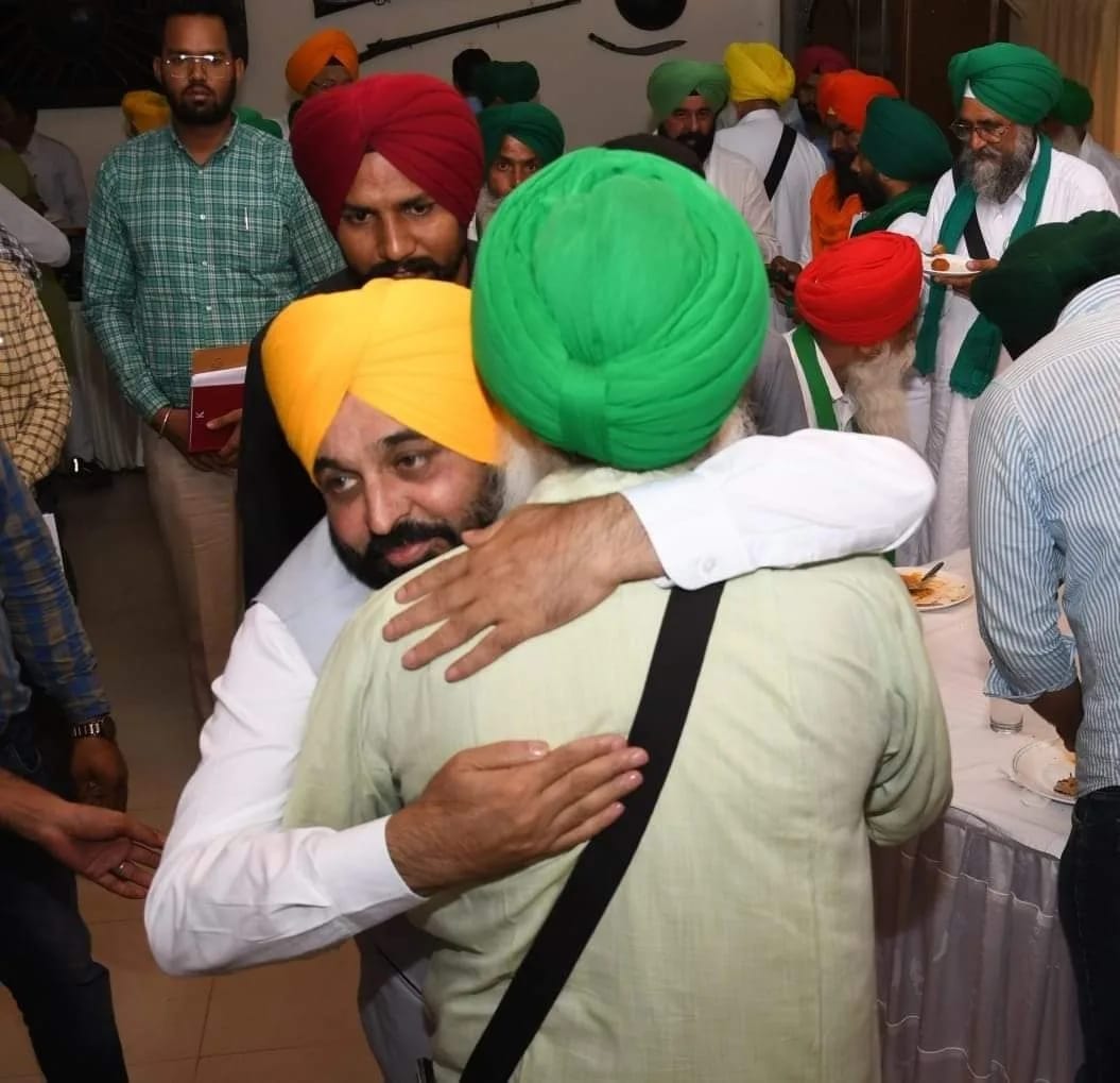 master_jagsir's tweet photo. ਸੂਬੇ ਦੇ ਮੁੱਖ ਮੰਤਰੀ @BhagwantMann ਨੇ ਕਿਸਾਨ ਭਰਾਵਾਂ ਨੂੰ ਭਰੋਸਾ ਦਿੱਤਾ ਕਿ ਸਰਕਾਰ 1 ਸਾਲ ਦੇ ਸਮੇਂ ਵਿੱਚ ਕਿਸਾਨ ਜਥੇਬੰਦੀਆਂ ਨੂੰ ਧਰਨਾ ਮੁਕਤ ਕਰ ਦੇਵੇਗੀ। https://t.co/TAinFhWM3P