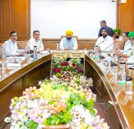 master_jagsir's tweet photo. ਸੂਬੇ ਦੇ ਮੁੱਖ ਮੰਤਰੀ @BhagwantMann ਨੇ ਕਿਸਾਨ ਭਰਾਵਾਂ ਨੂੰ ਭਰੋਸਾ ਦਿੱਤਾ ਕਿ ਸਰਕਾਰ 1 ਸਾਲ ਦੇ ਸਮੇਂ ਵਿੱਚ ਕਿਸਾਨ ਜਥੇਬੰਦੀਆਂ ਨੂੰ ਧਰਨਾ ਮੁਕਤ ਕਰ ਦੇਵੇਗੀ। https://t.co/TAinFhWM3P
