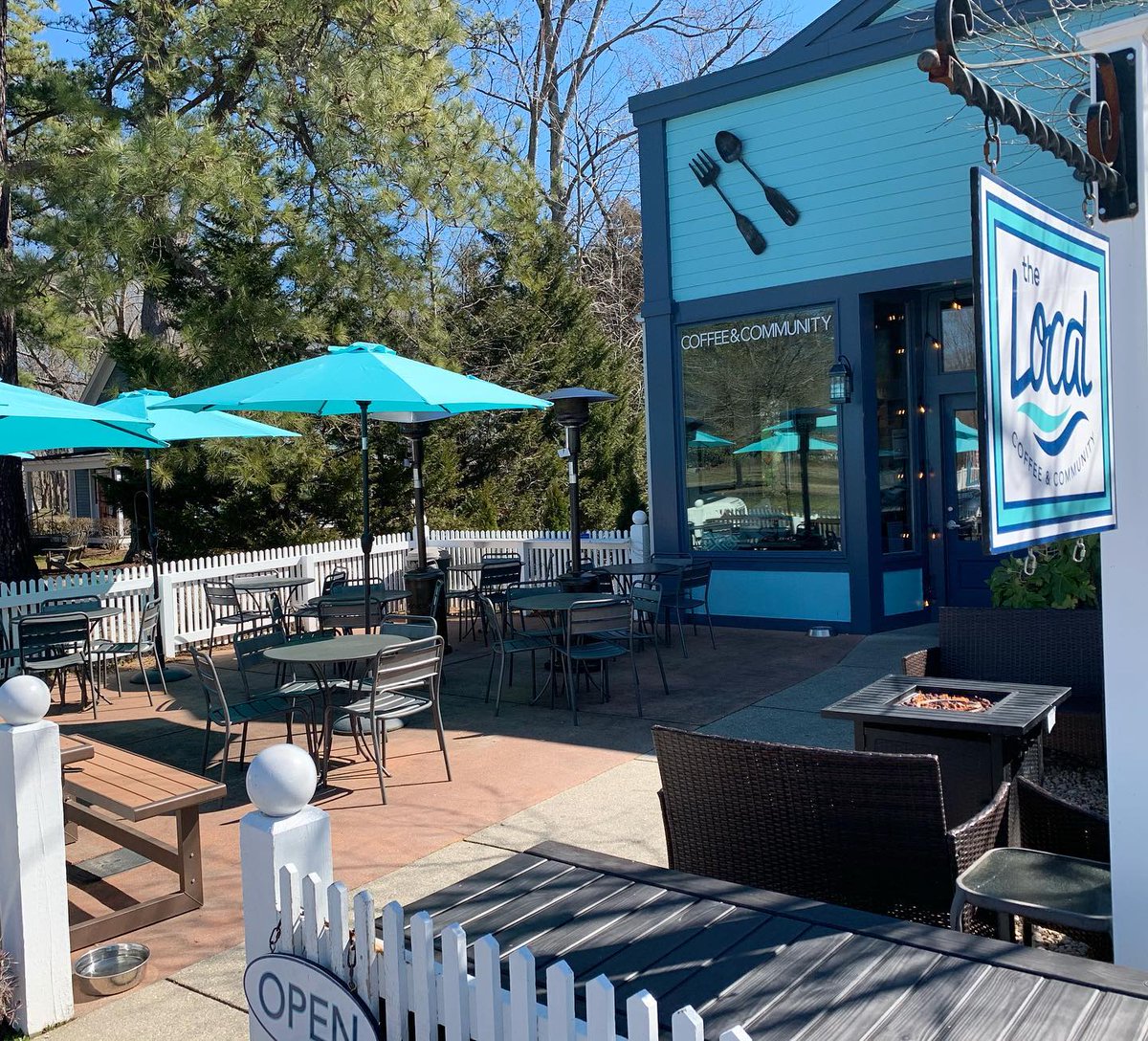 The Local is open TODAY and it's going to be a beautiful, sunny day--perfect for outdoor dining! 
Read more about The Local and other restaurants in Irvington on our blog: loveirvington.com/post/eat-drink…

#outdoors #loveva #loveirvington #dining
