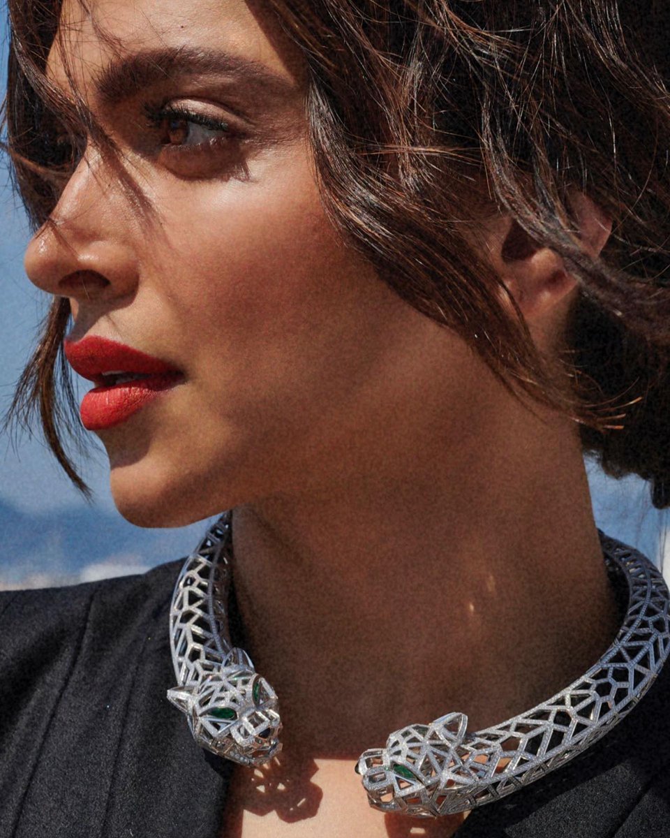 aarav_writes's tweet photo. Day 2: Deepika Padukone In ArdAzAei Black Suit And Cartier Necklace🖤

#DeepikaPadukone 
#DeepikaAtCannes 
#Cannes 
#CannesFilmFestival2022 https://t.co/Ync7C656qp