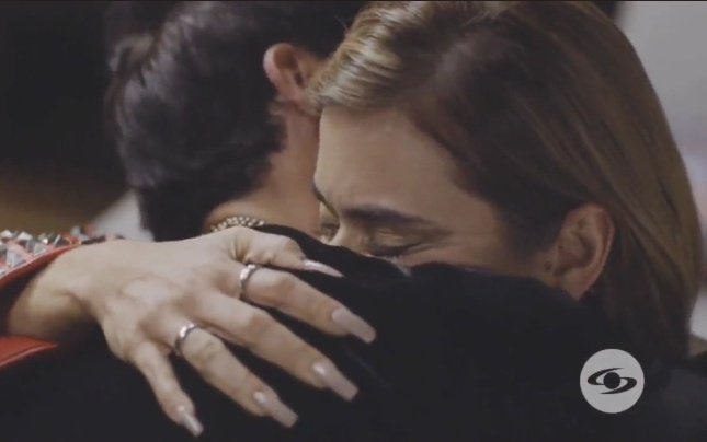 sonrioporcarito's tweet photo. Said dice que el acto de amor más grande de la 2T lo hace Juan al soltar a Yeimy. Pero todos sabemos que el acto de amor más grande es de Yeimy al perdonar a Charly y darle una oportunidad ❤ #LaReinaDelFlow2 https://t.co/Ra5A65fv6X