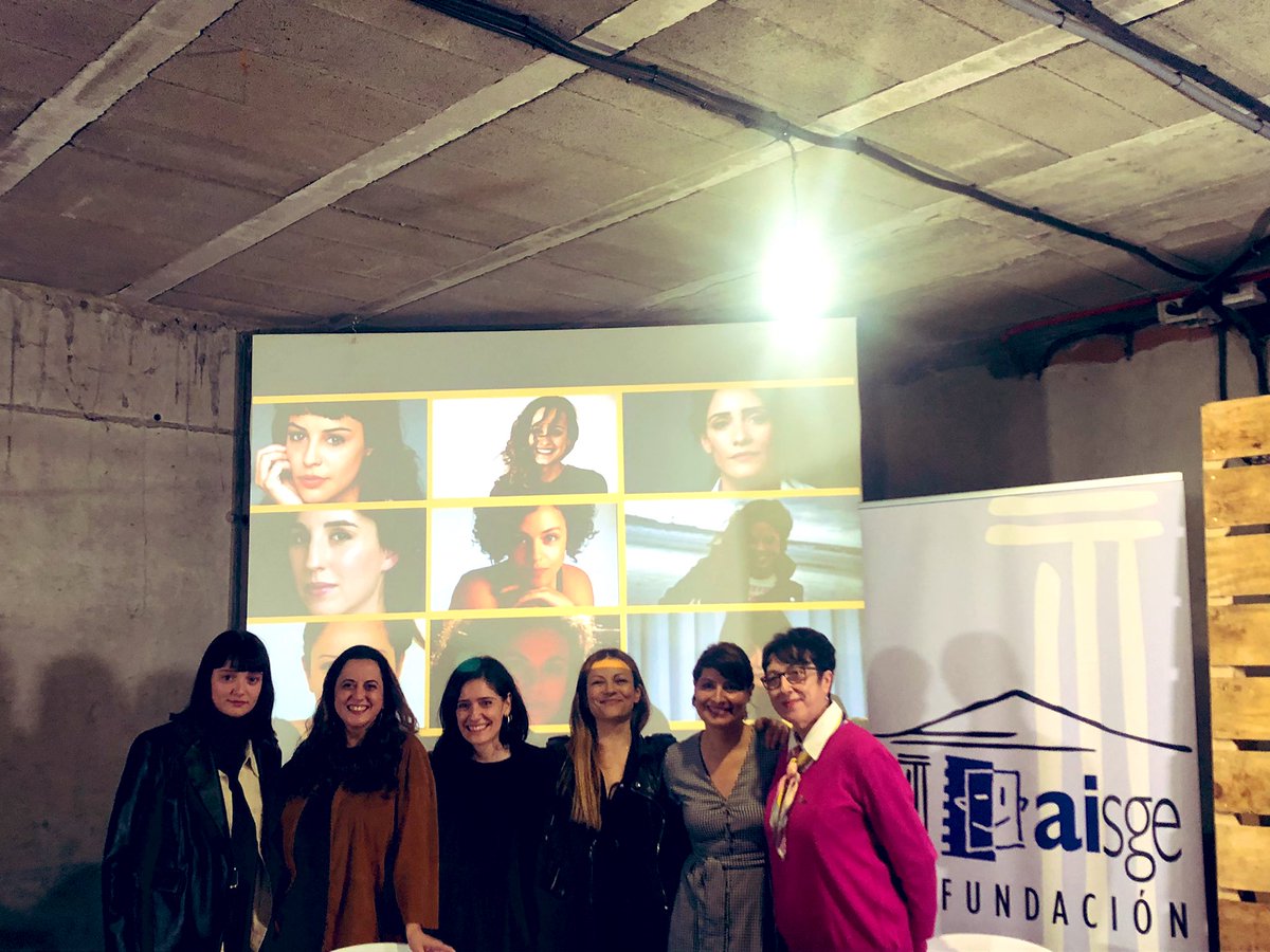 lacerme's tweet image. Coloquio @aisge das actrices 🎭 galegas en @festivaldecans con Lidia Veiga, Sabela Hermida, @Melania__Cruz @isabel__blanco @LediciaSola e Mariana Carballal 🌸