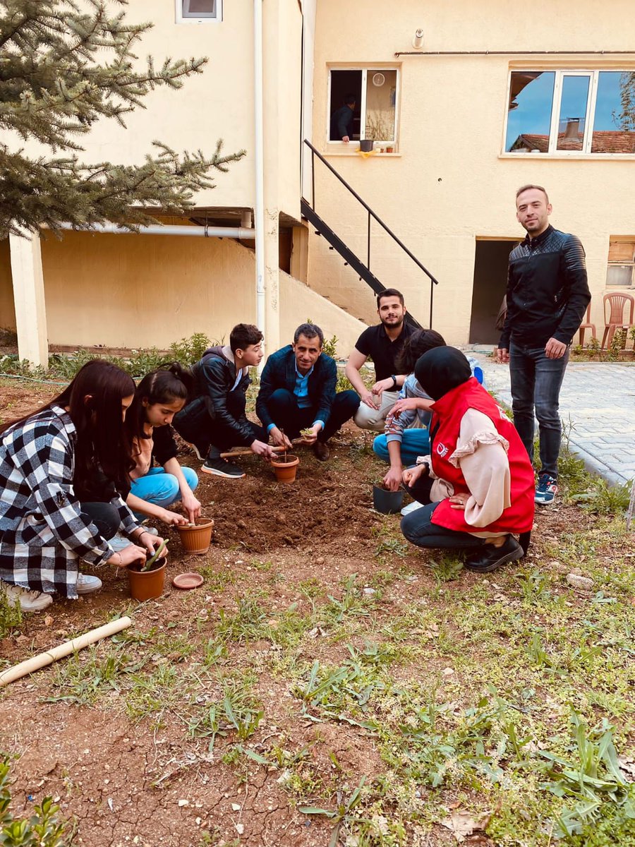 Doğanşehir Sosyal Hizmet Merkezi (@dogansehir_shm1) on Twitter photo Dijital bağımlılıkla mücadele kapsamında kuruluşumuz bahçesinde çocuklarımızla fide ve çiçek ekimi etkinliği gerçekleştirilmiştir.
<a href="/tcailesosyal/">T.C. Aile ve Sosyal Hizmetler Bakanlığı</a>
<a href="/deryayanikashb/">Derya Yanık</a>
<a href="/ASHB_ATHGM/">Aile ve Toplum Hizmetleri Genel Müdürlüğü</a>
<a href="/Malatya_ASHM/">Malatya Aile ve Sosyal Hizmetler İl Müdürlüğü</a>
<a href="/24Galip/">Galip SÖKMEN</a> Dijital bağımlılıkla mücadele kapsamında kuruluşumuz bahçesinde çocuklarımızla fide ve çiçek ekimi etkinliği gerçekleştirilmiştir.
<a href="/tcailesosyal/">T.C. Aile ve Sosyal Hizmetler Bakanlığı</a>
<a href="/deryayanikashb/">Derya Yanık</a>
<a href="/ASHB_ATHGM/">Aile ve Toplum Hizmetleri Genel Müdürlüğü</a>
<a href="/Malatya_ASHM/">Malatya Aile ve Sosyal Hizmetler İl Müdürlüğü</a>
<a href="/24Galip/">Galip SÖKMEN</a>