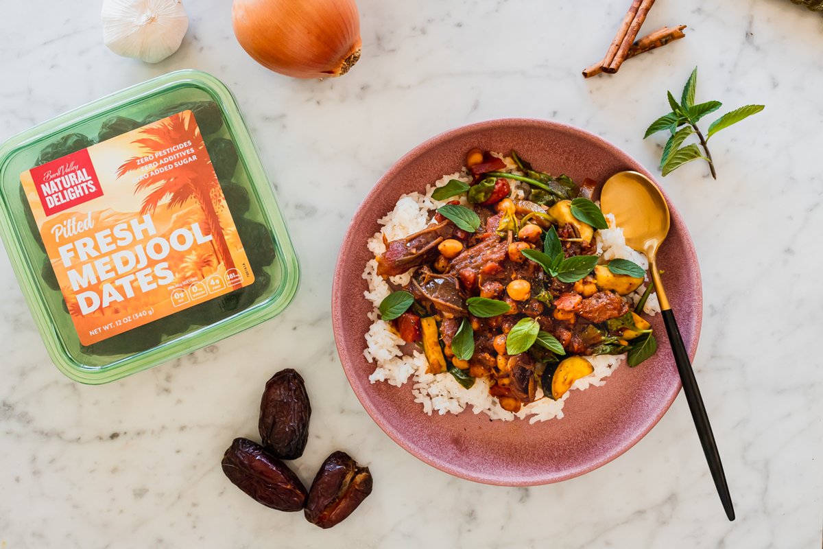 LePetitChefSB's tweet photo. This plant-based Chickpea and Date Tagine is a fragrant stew full of summery vegetables and warm spices, with a touch of sweetness from plump Pitted Medjool Dates @ndmedjooldates #ad #raisedonsunshine
https://t.co/buzMmfBoQu https://t.co/UkgG8ir0jS