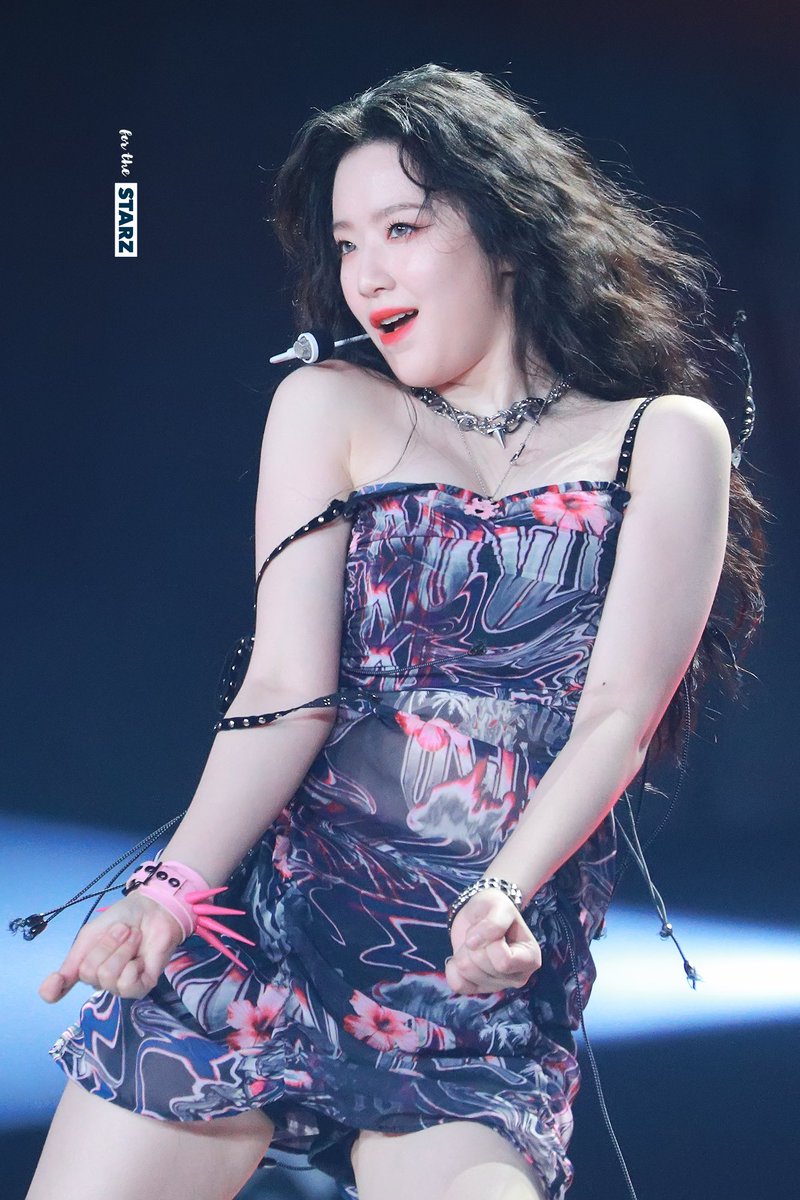 FORTHESTARZ's tweet photo. 220514 KPOP.FLEX 콘서트 

#슈화 #여자아이들 #舒華 #SHUHUA #GIDLE #GIDLEinGermany 
—
#KPOPFLEX #KPOPFLEXFESTIVAL https://t.co/d83N9DB8r7