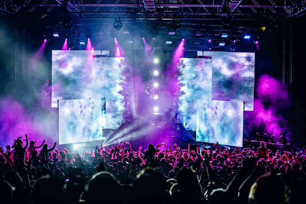 Flight Facilities (@flightfac) on Twitter photo Chicago is happening July 15 w/ <a href="/twoanother/">Two Another</a>, taking over <a href="/VicTheatreYYJ/">The Vic Theatre</a> 🛩 🛩
See u there.
<a href="/JamUSA/">Jam Productions</a> <a href="/reactpresents/">React Presents</a>
#Chicago Chicago is happening July 15 w/ <a href="/twoanother/">Two Another</a>, taking over <a href="/VicTheatreYYJ/">The Vic Theatre</a> 🛩 🛩
See u there.
<a href="/JamUSA/">Jam Productions</a> <a href="/reactpresents/">React Presents</a>
#Chicago