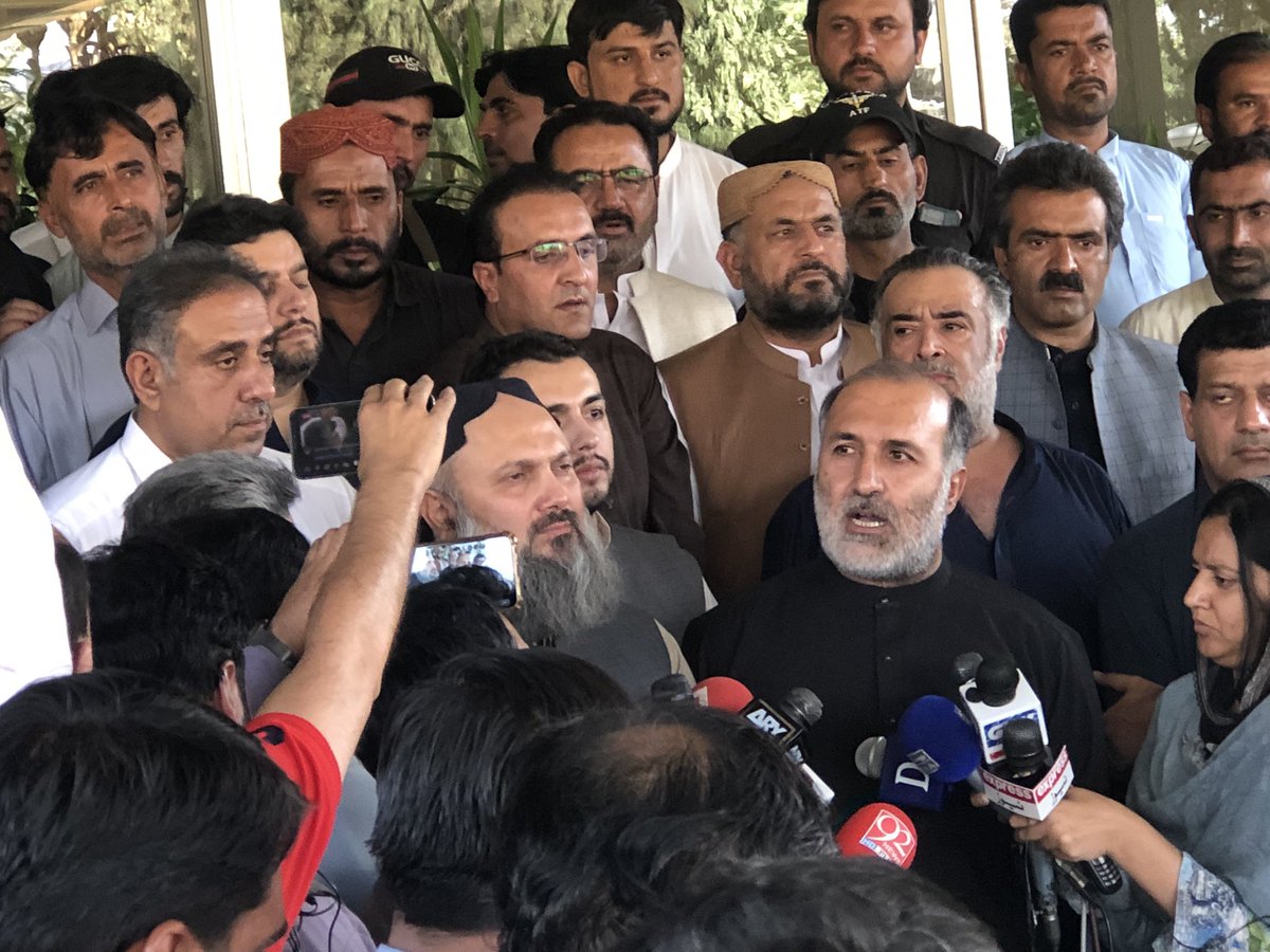 alishahjourno's tweet photo. Another Change ? #JamKamalKhan, others submitted #NoConfidenceMotion against #CMBizenjo https://t.co/p1WIiYp09F