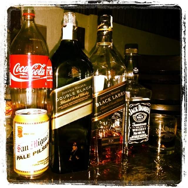 cuteDAIE's tweet photo. @tsonglodi Paubos na laman ng mga bote #tsong kakantay sa DM mo 😁😆😂 https://t.co/xptejyX7Il