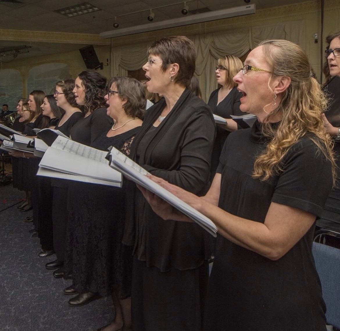 CMWChoirs's tweet photo. Do you love to sing at home? 
Sometimes the idea of joining a choir fills us with nerves at the thought of singing in front of somebody else. 
But with Canadian Military Wives Choirs we sing alongside each other. Shoulder to shoulder. No auditions! #choir #militarywiveschoirs https://t.co/hIFhoGZgHl