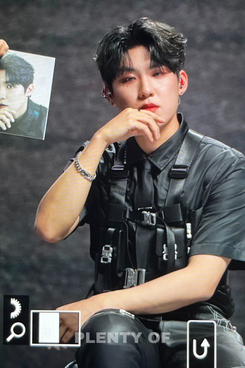 220518 SAVIOR 컴백 쇼케이스
사진 잘나왔다고 자랑하는 기염둥이~~😇😇
#박우진 #PARKWOOJIN #AB6IX