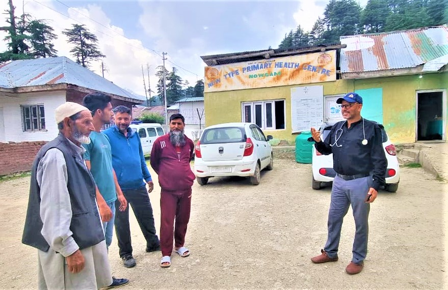 RUBARUBARAMULLA's tweet photo. On the occasion of #WorldAidsVaccineDay, #IndianArmy  organised an awareness drive to educate the people about the prevention of HIV infection and #AIDS at Naugam.
#IndiaArmyPeoplesArmy #JammuAndKashmir #wednesdaythought #Kashmir #Bitcoin #Srinagar #TogetherWeCan #BadaltaKashmir https://t.co/7eimv09fCq