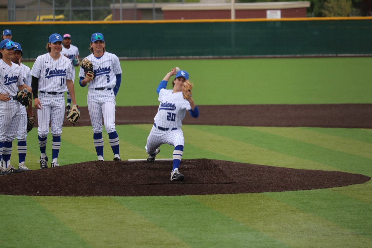 LCIndiansBball's tweet photo. Great photos from Senior Night last night...win clinched at least a Co-DAC championship with one game left in conference play (4:30 tonight at Portage)

Great photo of Senior Connor Fernandez (season-ending injury during our 1st practice of the year) throwing out the 1st pitch https://t.co/3zOS2IWgZw