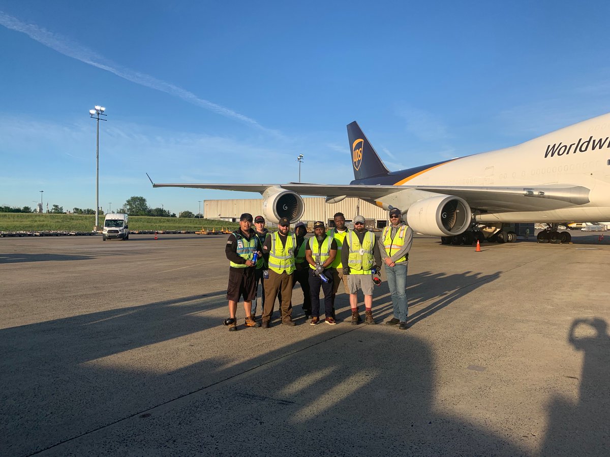 PHL Day Ramp recognized 747 Cologne Pitt crew for working safely and following methods  as a team.