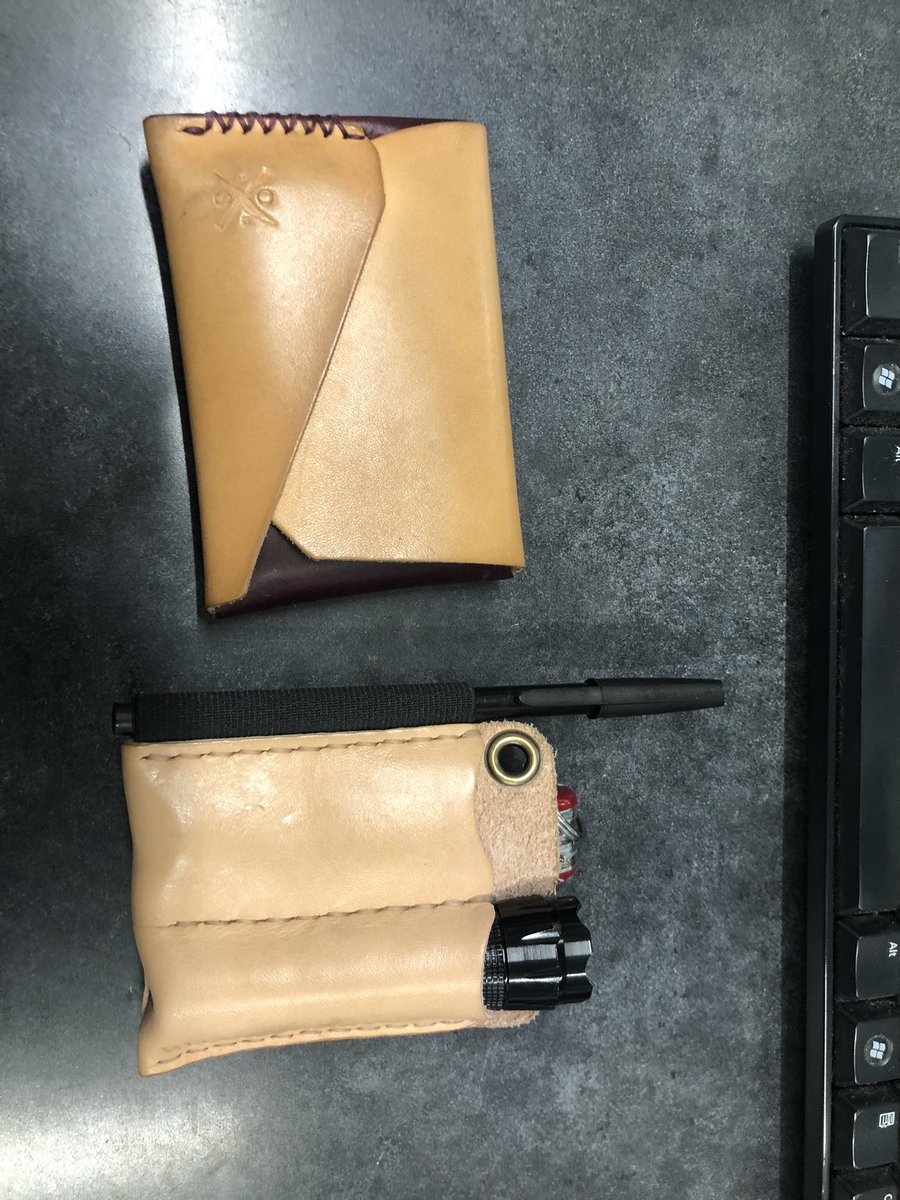 Cold9111's tweet image. Added Runt Pocket organizer from Hitch&amp;amp;Timber to my Everyday Carry. Love keeping shit organized -not all loose in the bottom of my pockets! One month #patina on the OSL wallet! #edc #leather 

Hitch &amp;amp; Timber: tidd.ly/3Lr0UAq

Open Sea Leather: tidd.ly/3yHPSUH